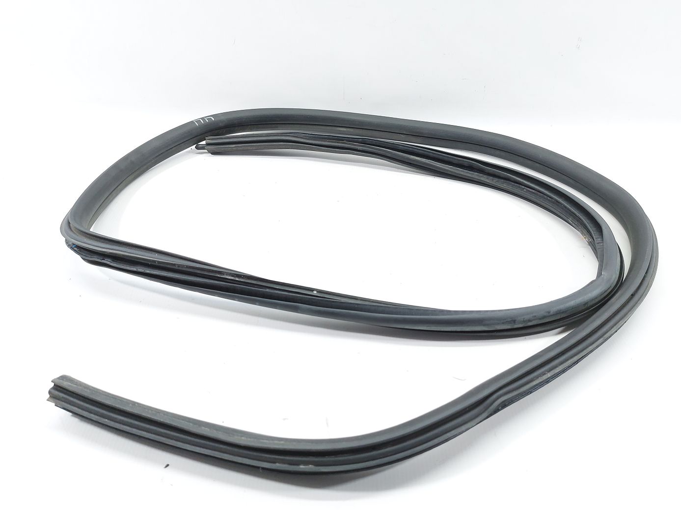 Hhr. Ущільнювальна гумка дверей передньої правої Chevrolet HHR 2006-2011 19207675 Chevrolet HHR