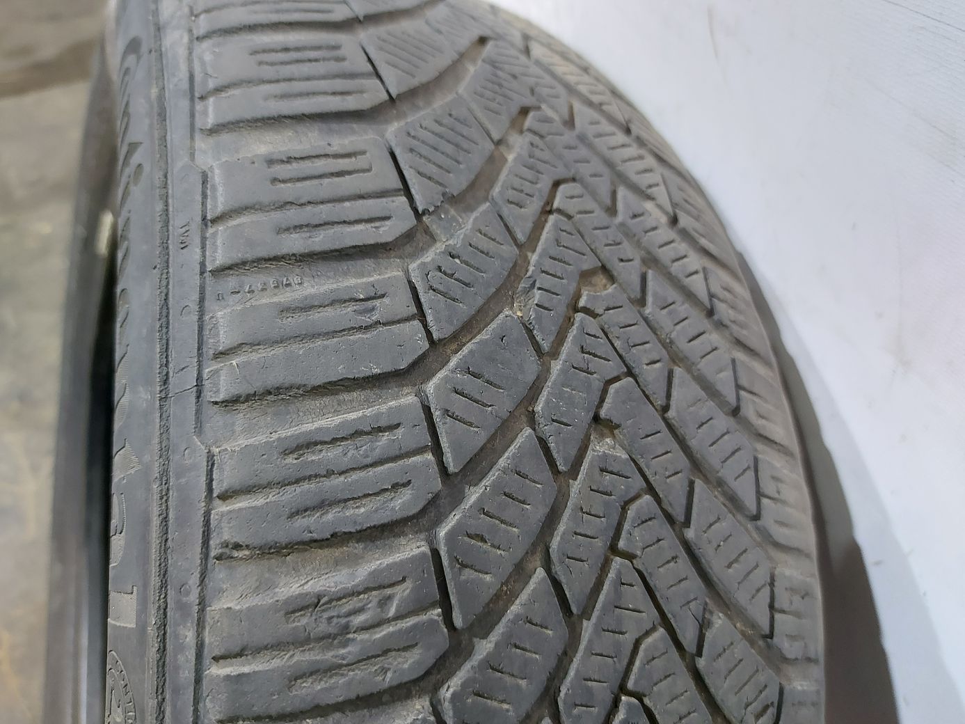 Всесезонные шины Гума Continental Conti Winter Contact 205/55R16 9
