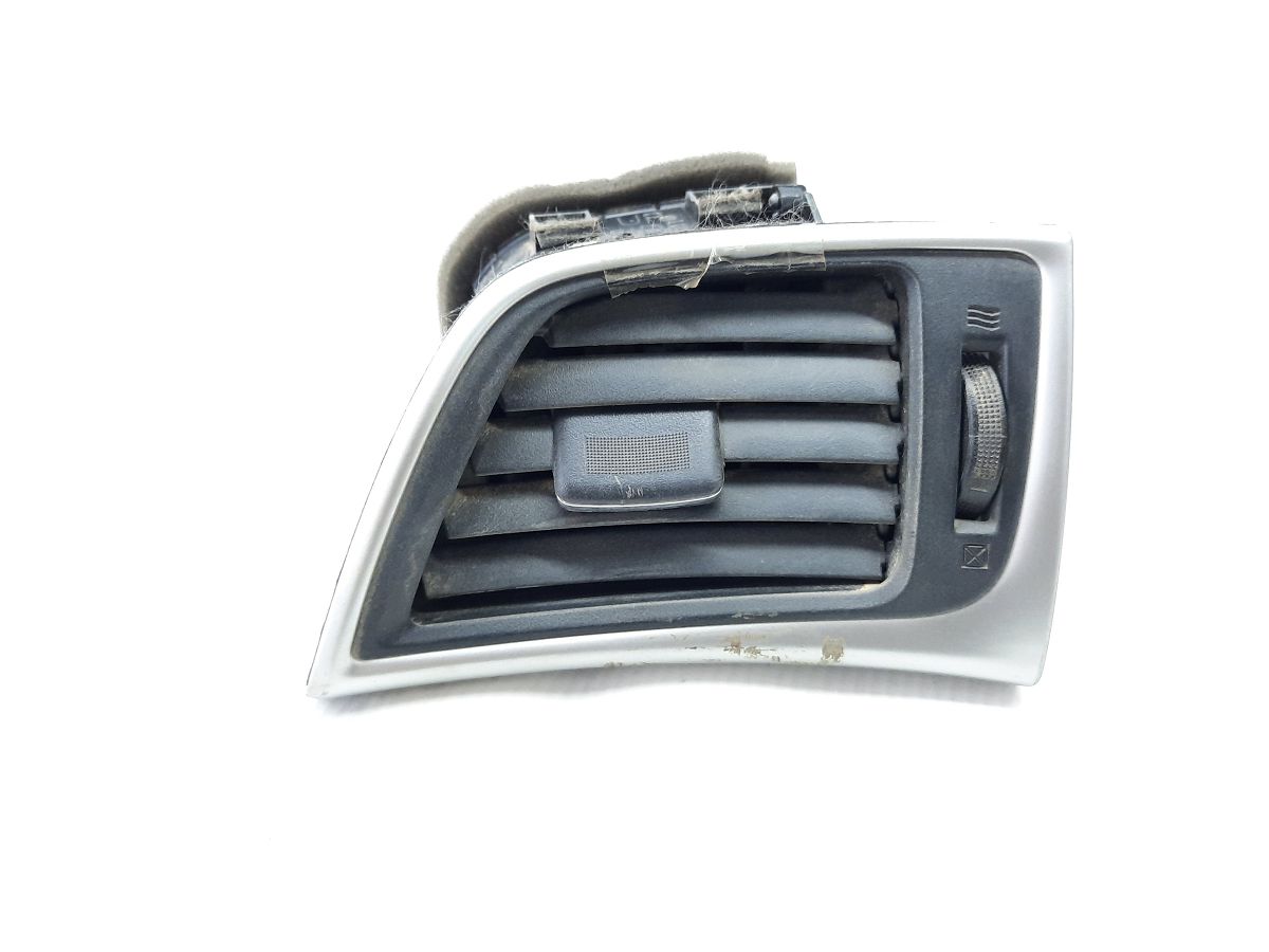 Sentra. Решітка повітроводу торпеди права Nissan Sentra 2016-2019 687603YU0A Nissan Sentra