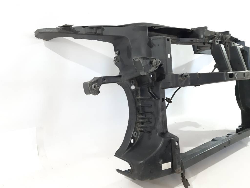 Товары с дефектами Панель передняя (телевизор) дефект Volkswagen Passat 2006-2010 3C0805588J Volkswagen Passat 3