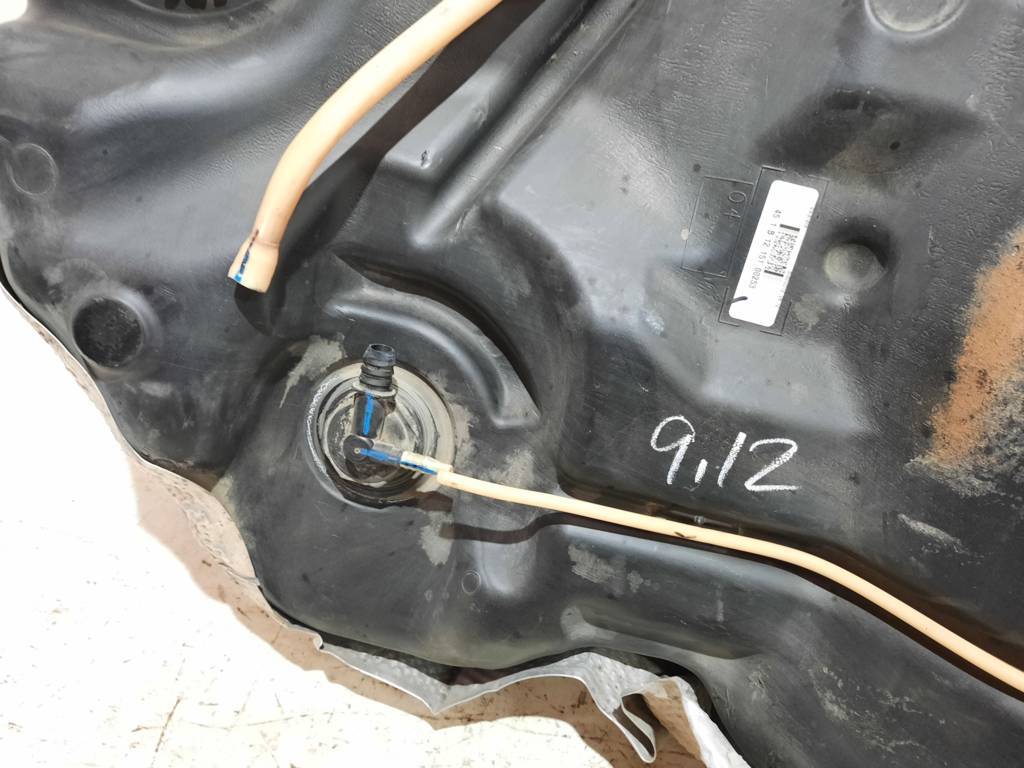 Passat s Бензобак із горловиною Volkswagen Passat S 2012-2016 561201055A Volkswagen Passat S 6