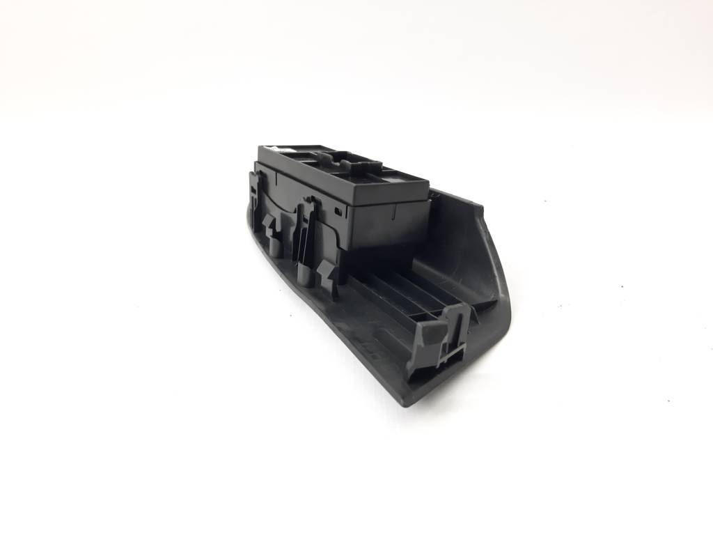 Sentra Кнопка стеклоподъемника правого Nissan Sentra 2013-2019 809603SG0B Nissan Sentra 4