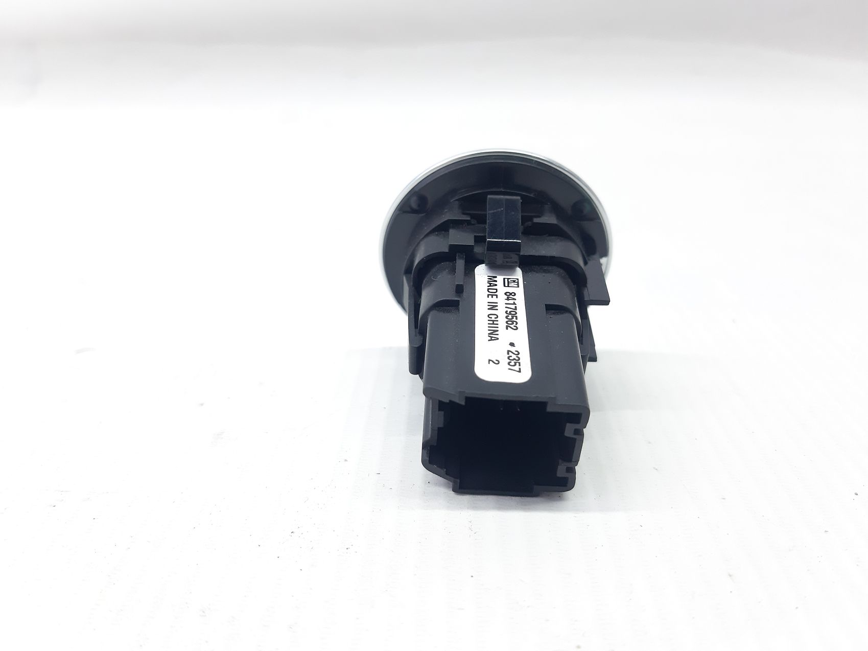 Malibu Кнопка старт-стоп Chevrolet Malibu 2016-2020 84179562 Chevrolet Malibu 3