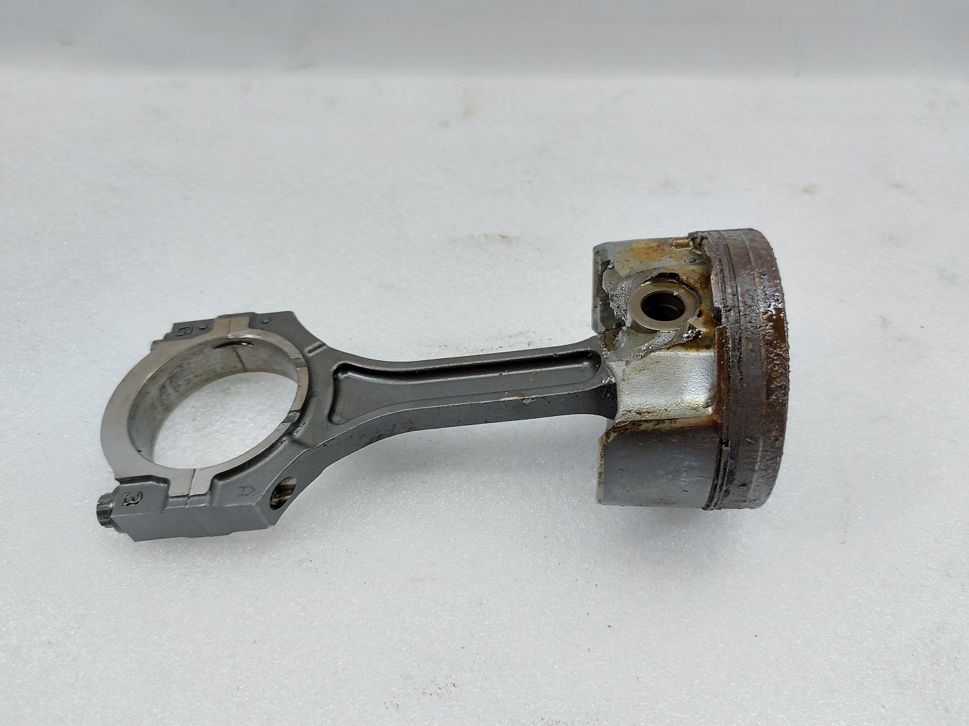 Товари з дефектами. Шатун із поршнем (поршня брак) Kia CADENZA 2014-2020 235103L100 Kia CADENZA