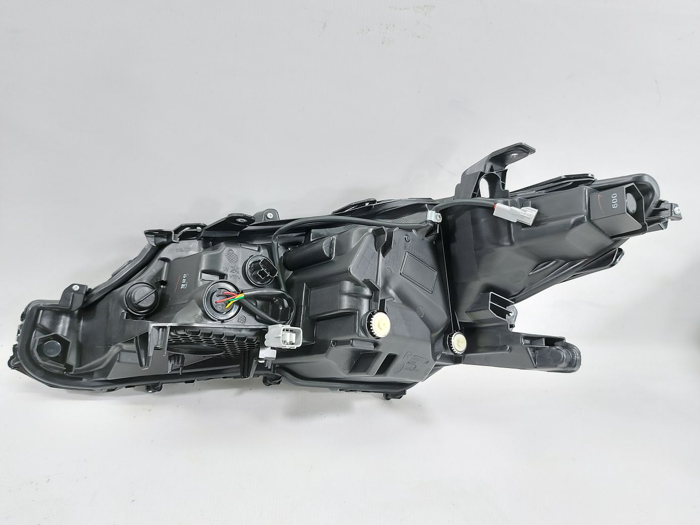 Фари головного світла Фара передня права Toyota Camry 2017-2020 8111006C40 Toyota Camry 5
