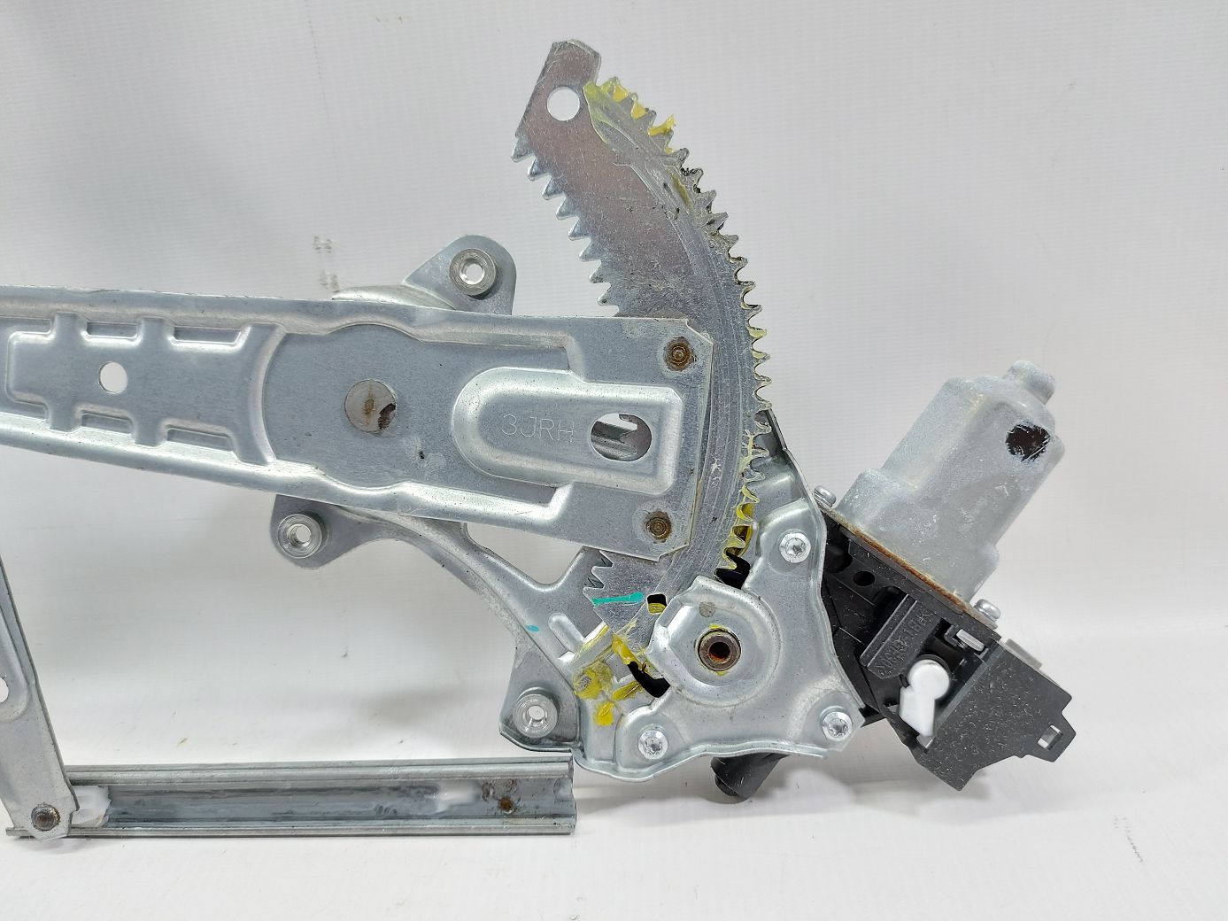 Sentra Склопідйомник дверей задньої правої Nissan Sentra 2014-2019 827204KH0B Nissan Sentra 2