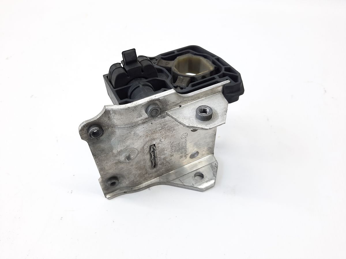 5 series Опора радіатора ліва BMW 5 series 2011-2019 17117575247 BMW 5 series 4