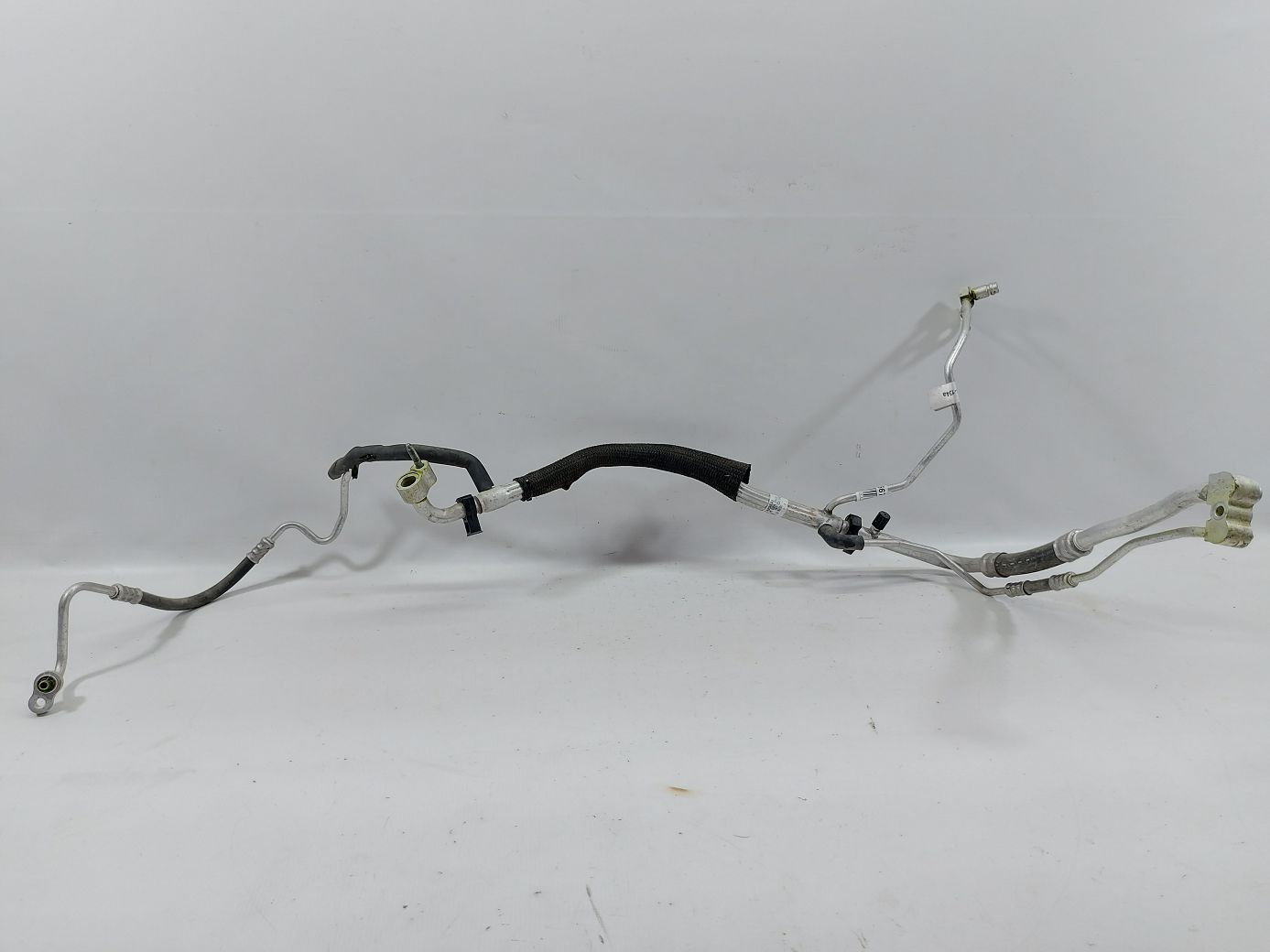 Malibu. Трубка кондиціонера із заправним штуцером Chevrolet Malibu 2013 22923531 Chevrolet Malibu