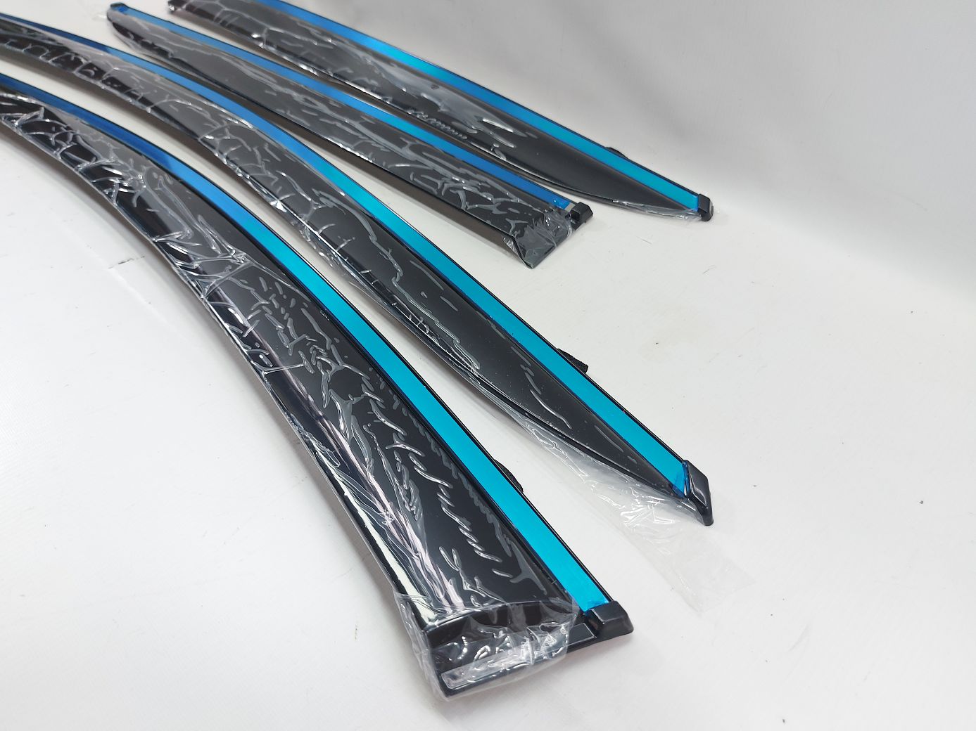 Вітровики бокового скла Дефлектори вікон Volkswagen dflc00004 Volkswagen ID.4 Crozz 2