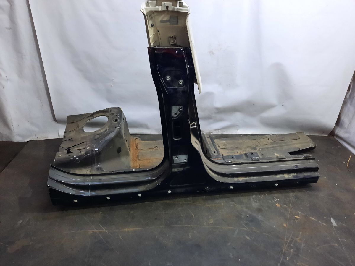 Passat cc Стійка центральна права (метал) Volkswagen Passat CC 2009-2017 3C8809836 Volkswagen Passat CC 7