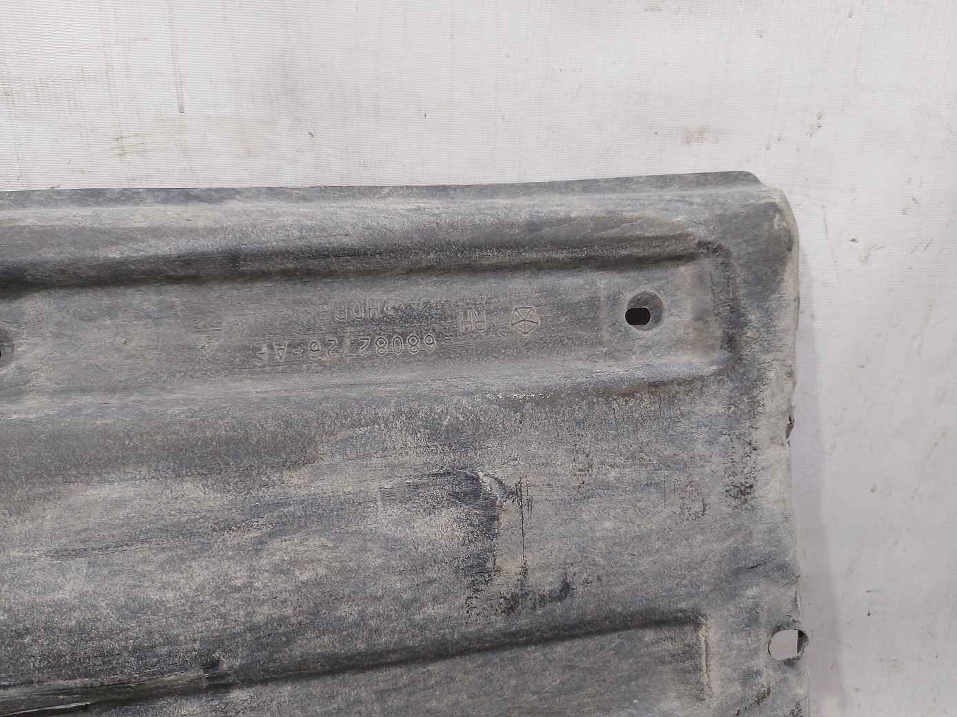 Dart Захист днища центральний правий Dodge Dart 2013-2019 68082726AE Dodge Dart 4