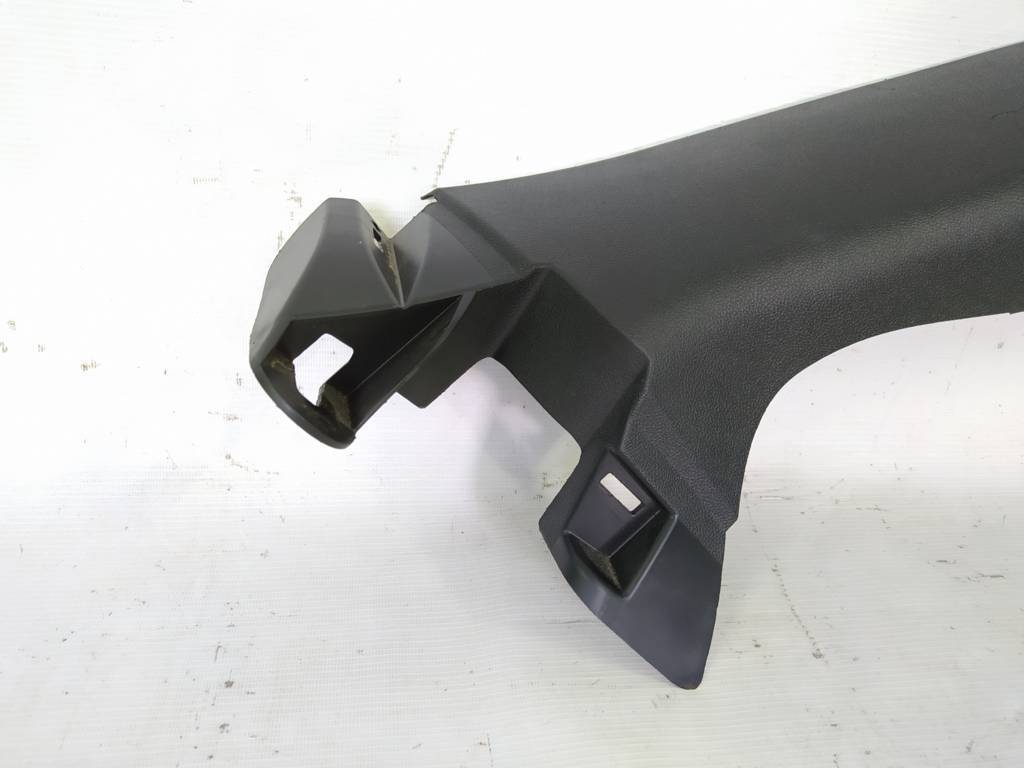 Dart Накладка стійки задньої права Dodge Dart 2013-2019 1SW46DX9AF Dodge Dart 31