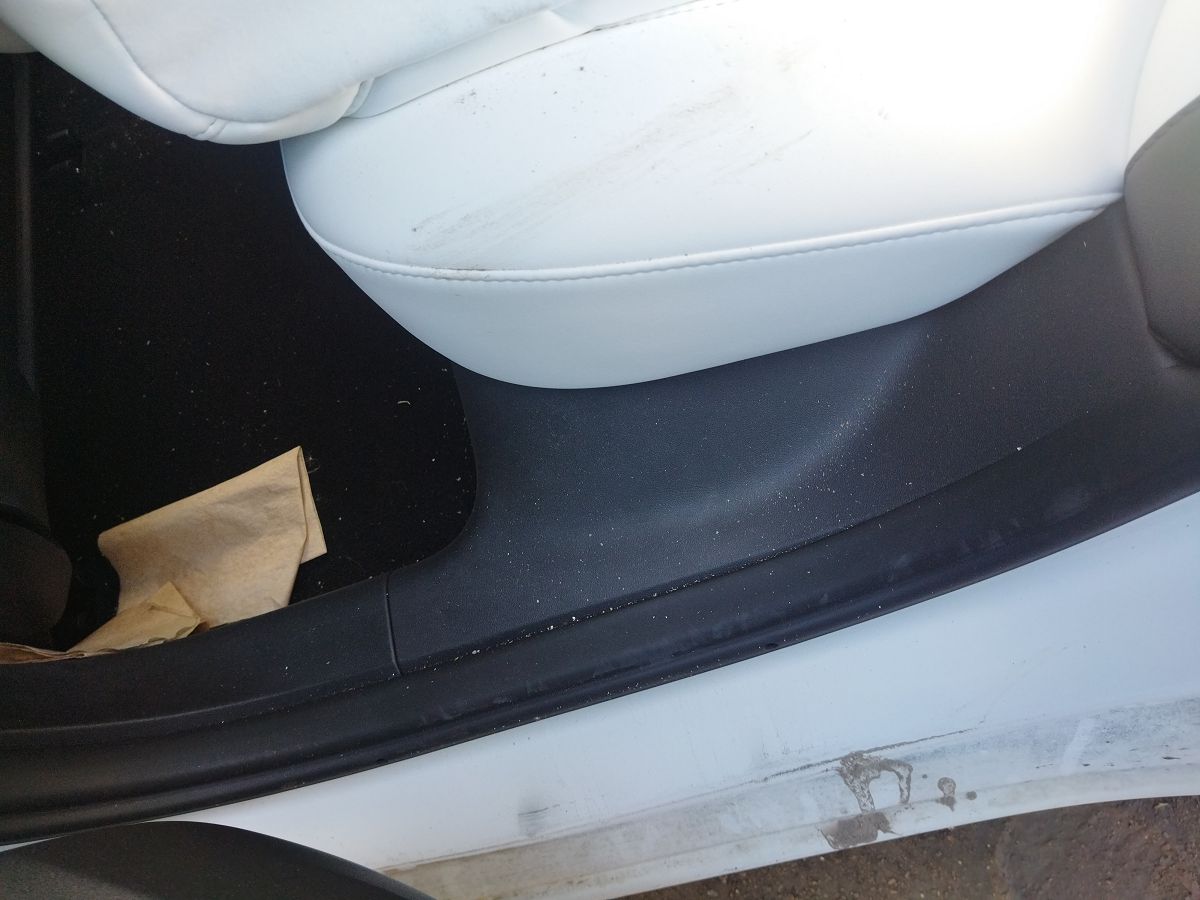 Model 3. Накладка порога заднего левая Tesla Model 3 2020-2024 108630900F Tesla Model 3