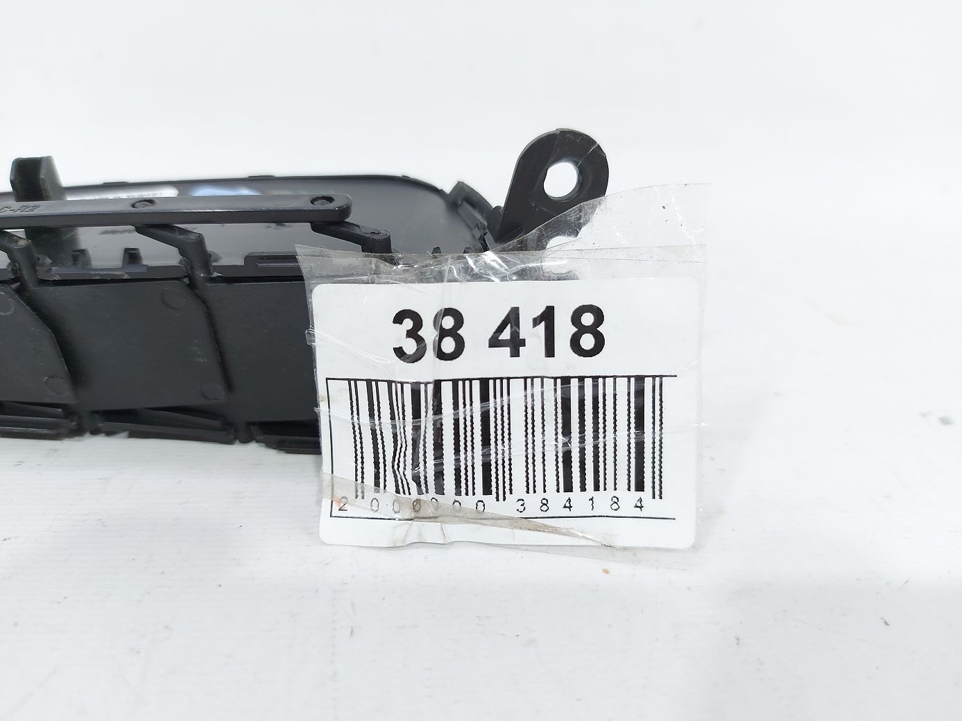 Malibu Решётка воздуховода торпеды внутренняя правая Chevrolet Malibu 2016-2021 84114173 Chevrolet Malibu 4
