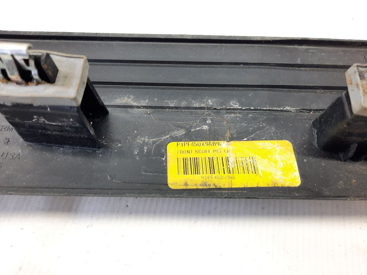 Grand caravan Обшивка порога переднего левая Dodge Grand Caravan 2011-2020 1PF45DX9AB Dodge Grand Caravan 9