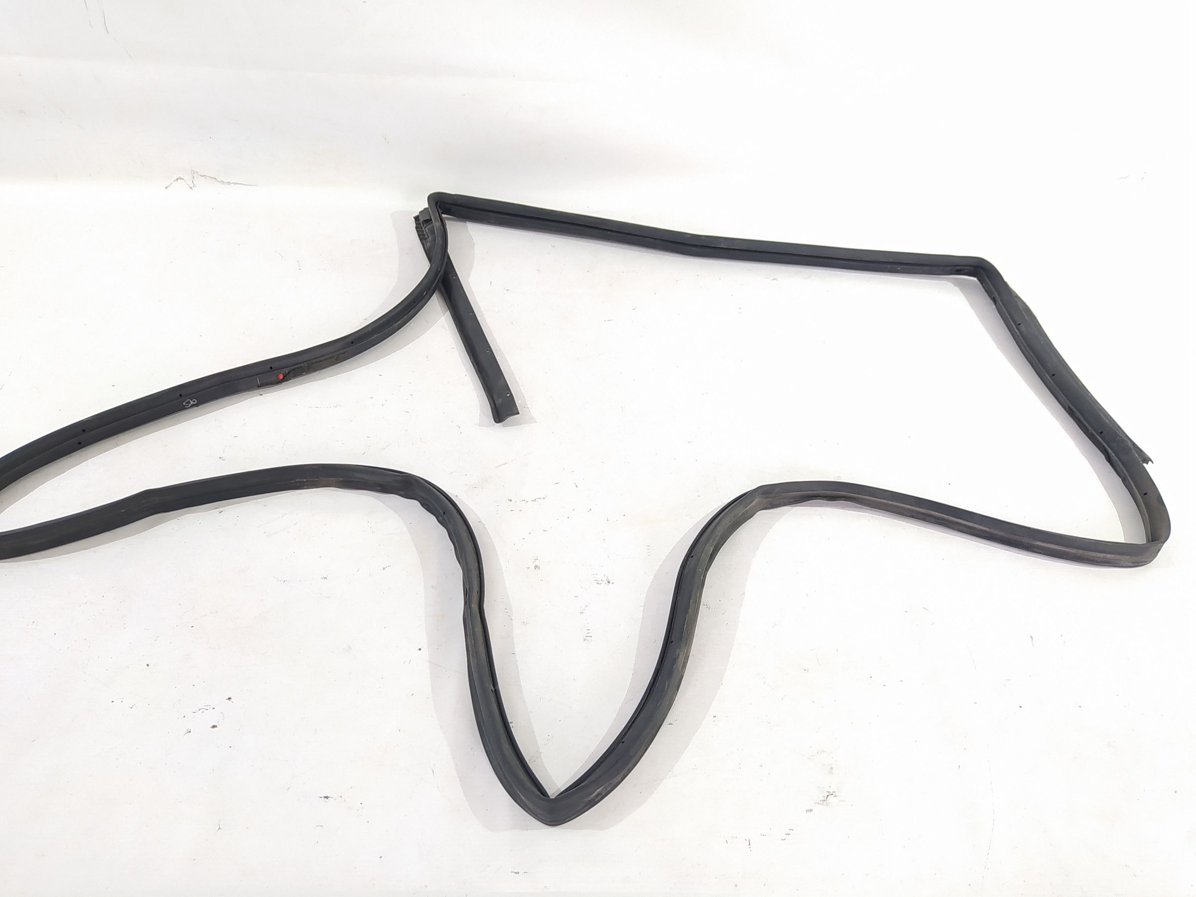 Altima. Ущільнювач двері задньої правої Nissan Altima 2013-2018 828309HS0B Nissan Altima