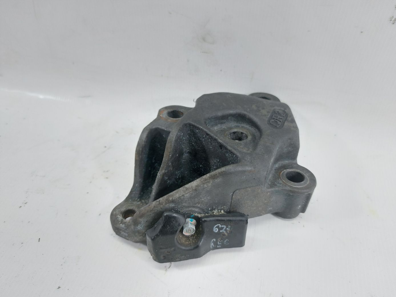 Altima Кронштейн подушки двигателя Nissan Altima 2014-2018 112323TS0B Nissan Altima 2