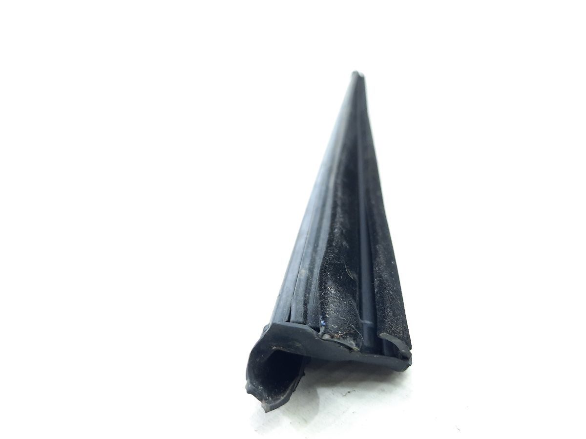 Passat s Ущільнювач скла внутрішні двері передньої правої нижній Volkswagen Passat S 2012-2020 561837480B5AP Volkswagen Passat S 3