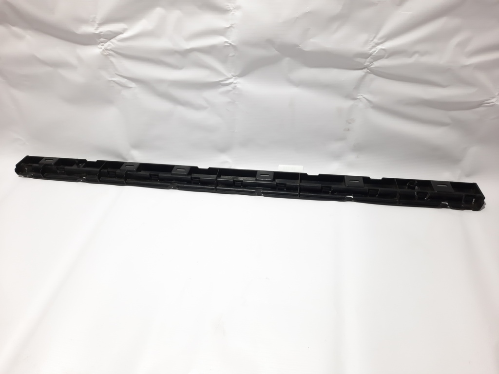 7 series Кріплення накладки порога переднє ліве BMW 7 2012 7187101 BMW 7 4