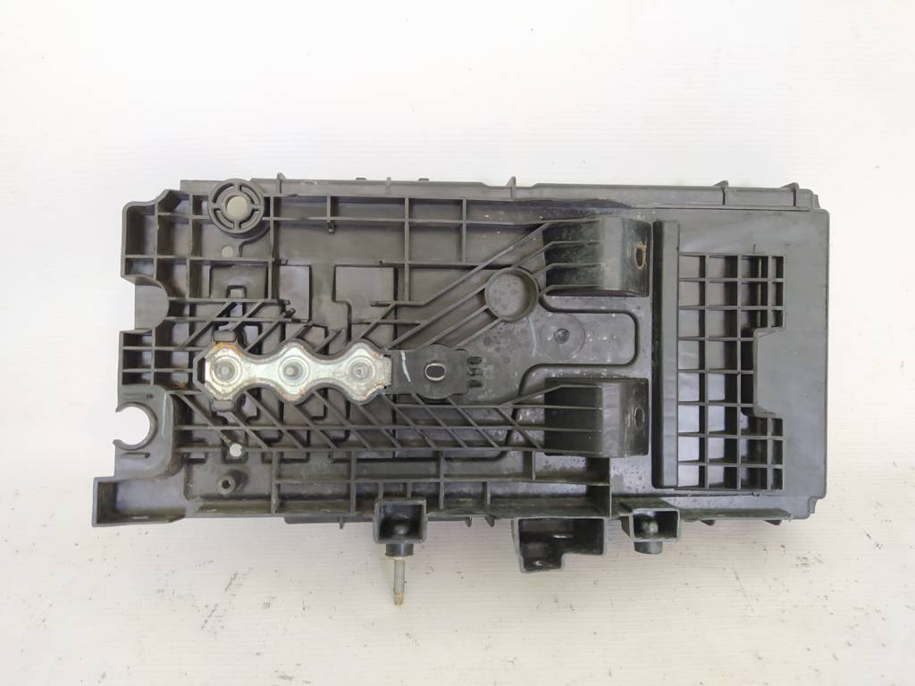 Fusion Подставка под АКБ Ford Fusion 2013-2020 DG9Z10732A Ford Fusion 5