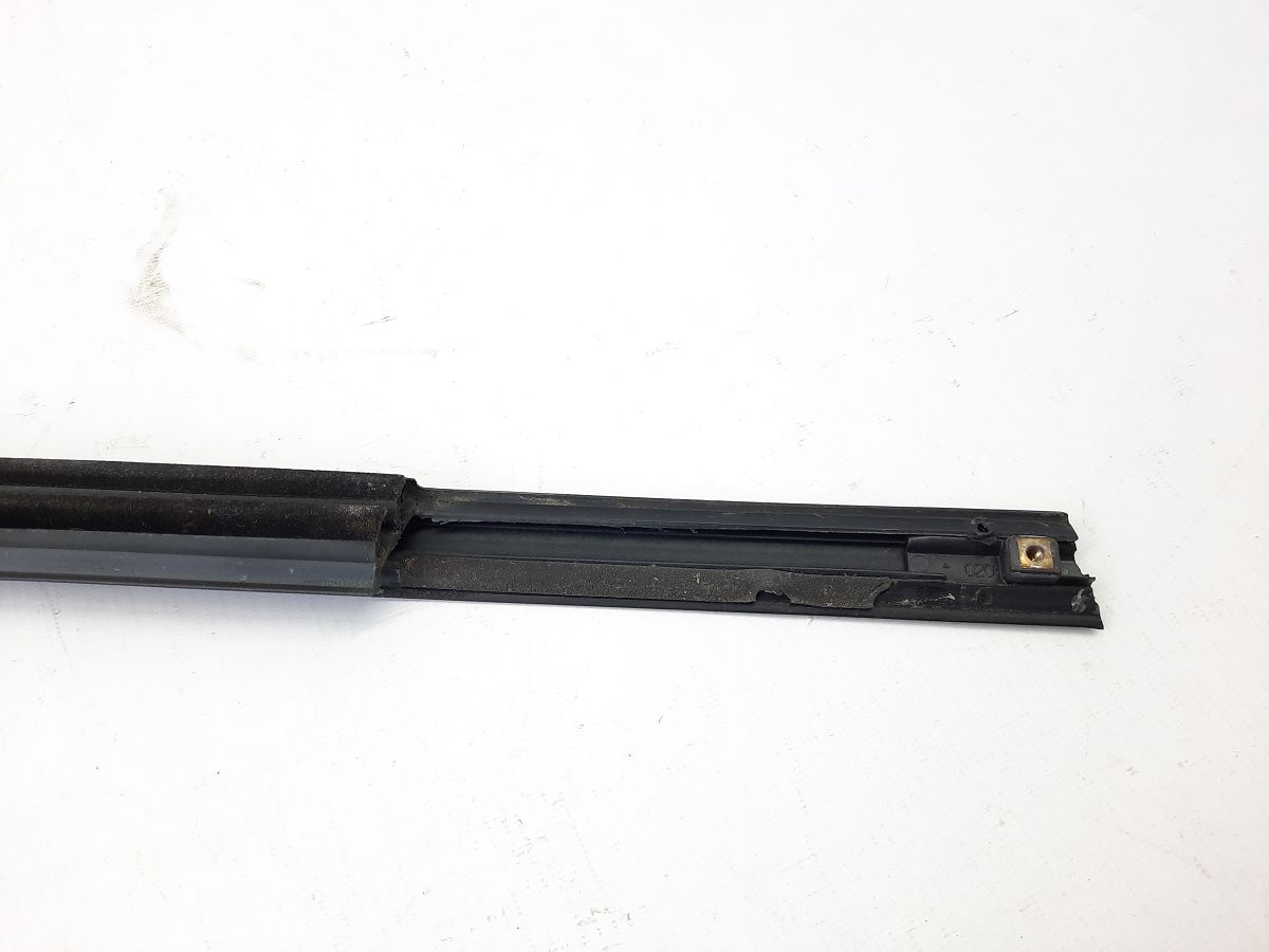 Journey Уплотнитель стекла наружный двери задней правой Dodge Journey 2009-2020 5076858AJ Dodge Journey 10 Journey Уплотнитель стекла наружный двери задней правой Dodge Journey 2009-2020 5076858AJ Dodge Journey 10