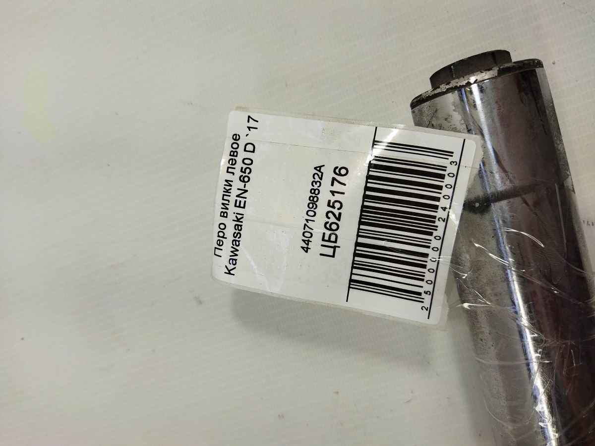 En-650d Перо вилки ліве Kawasaki EN-650 D 2017 44071098832A Kawasaki EN-650 D 6 En-650d Перо вилки ліве Kawasaki EN-650 D 2017 44071098832A Kawasaki EN-650 D 6