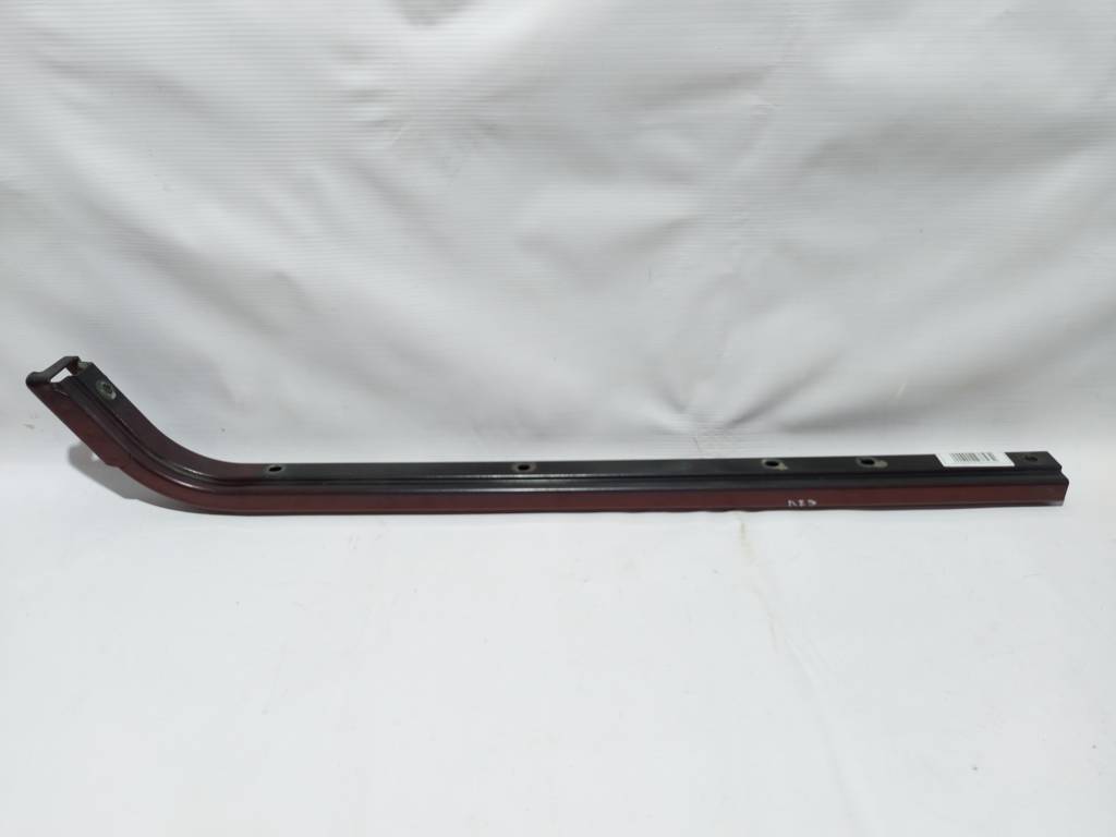 Sienna Напрямна рейка двері задньої лівої центральна Toyota SIENNA 2011-2020 68304-08040 Toyota SIENNA 2