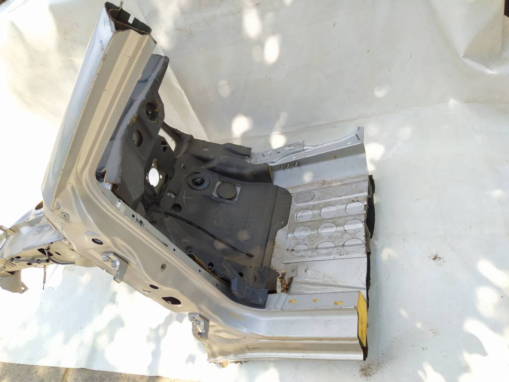 Dart Чверть передня ліва зі склянкою Dodge Dart 2013-2019 68105063AB Dodge Dart 20