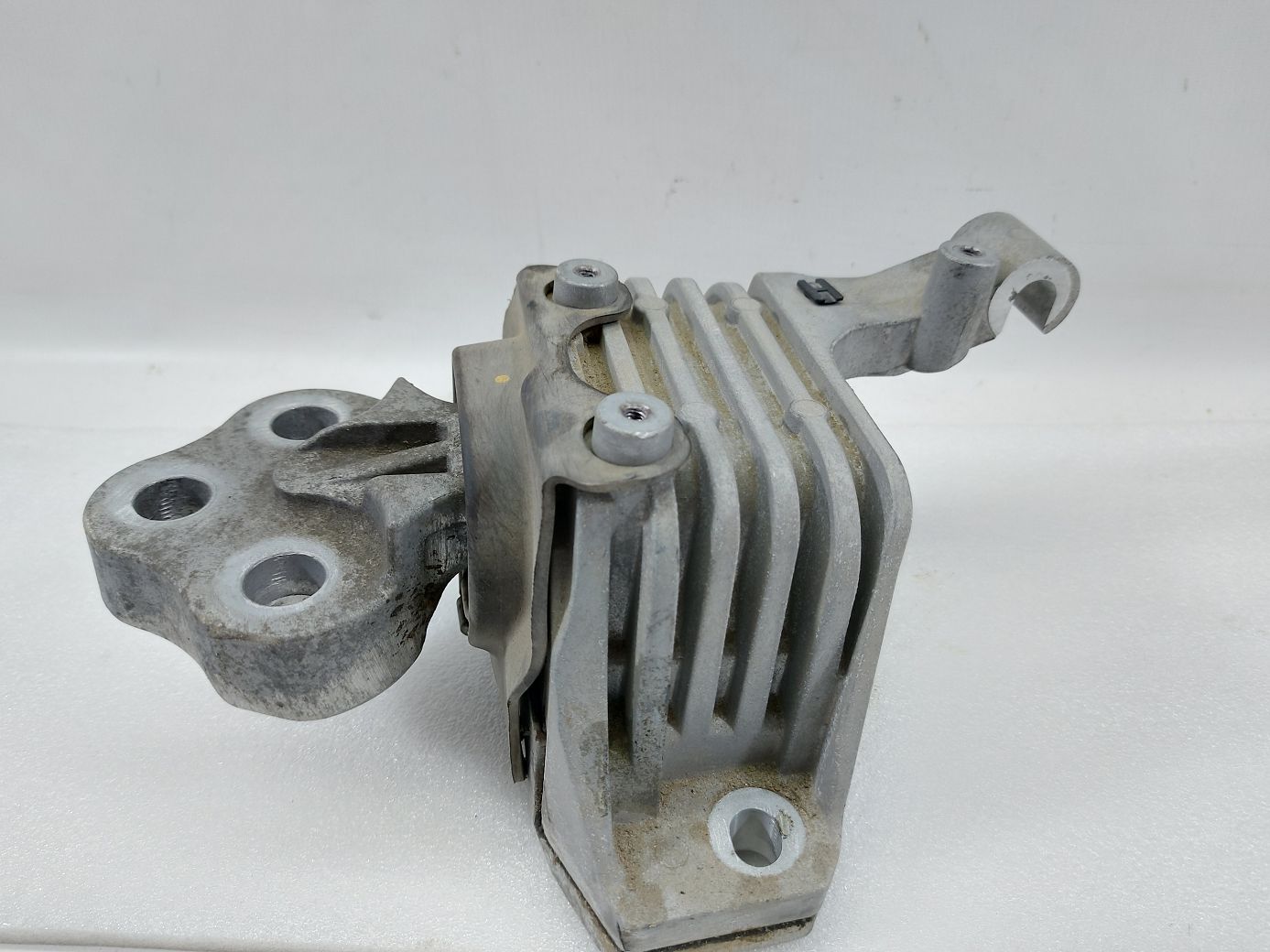 200 limited Подушка двигуна ліва Chrysler 200 Limited 2015-2017 68245568АА Chrysler 200 Limited 2