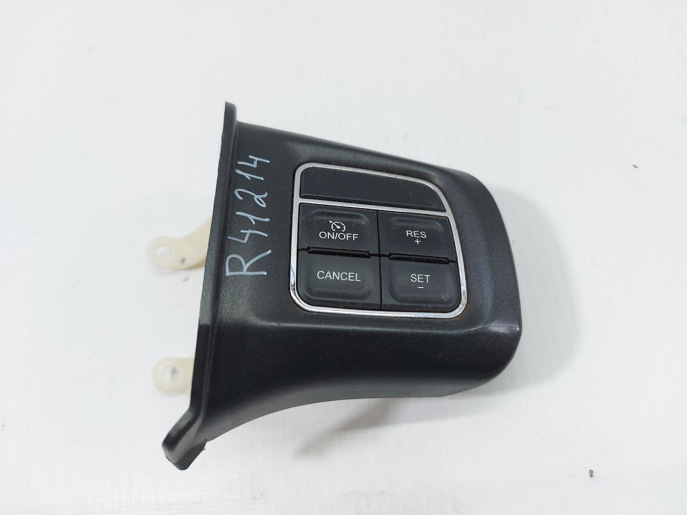 Dart. Кнопки рульового колеса праві Dodge Dart 2013-2016 68140288AC Dodge Dart