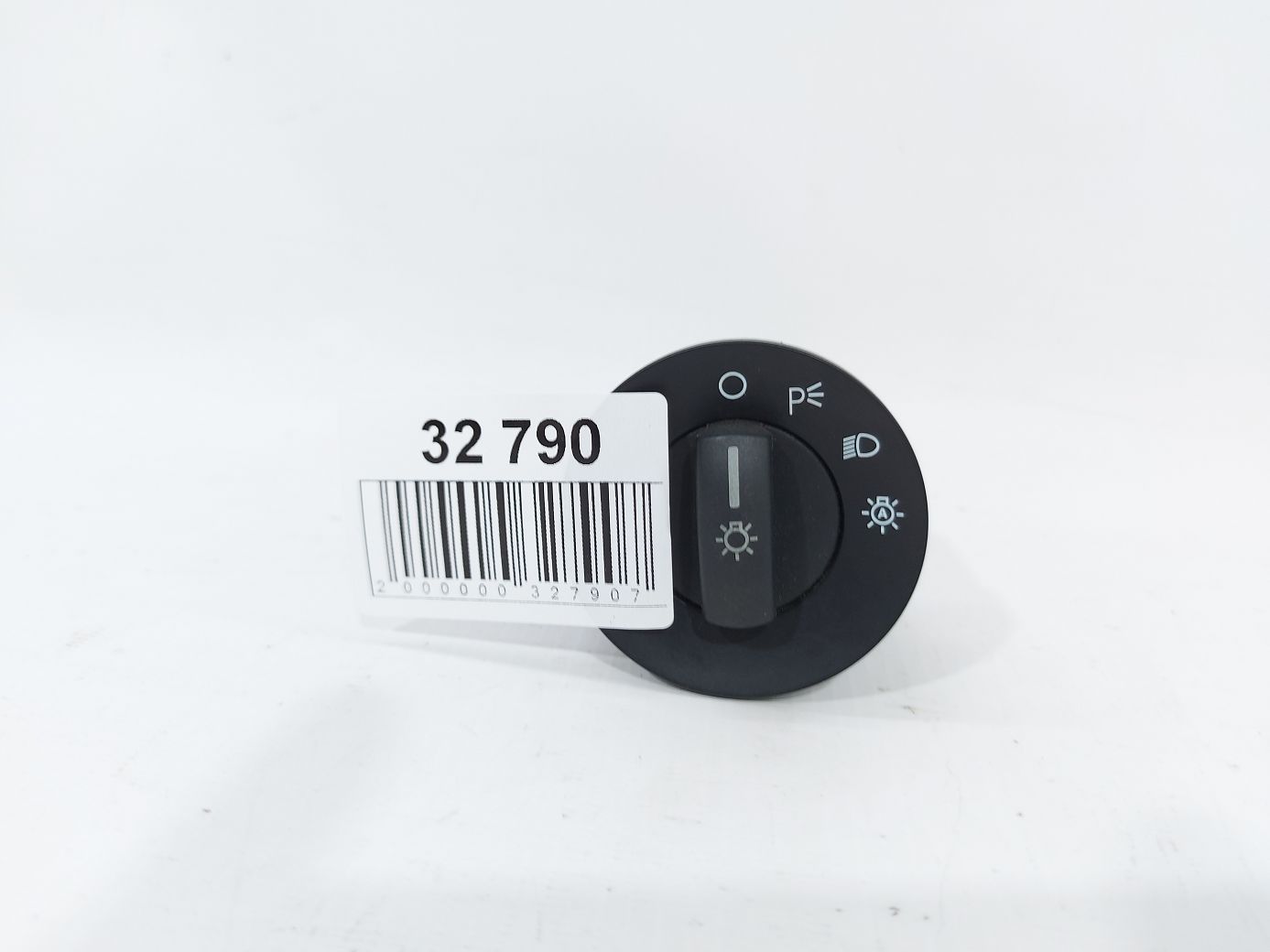 Fiesta sedan. Кнопки управления светом (нет автосвета) Ford Fiesta sedan 2014-2019 BE5Z11654DA Ford Fiesta sedan Fiesta sedan. Кнопки управления светом (нет автосвета) Ford Fiesta sedan 2014-2019 BE5Z11654DA Ford Fiesta sedan