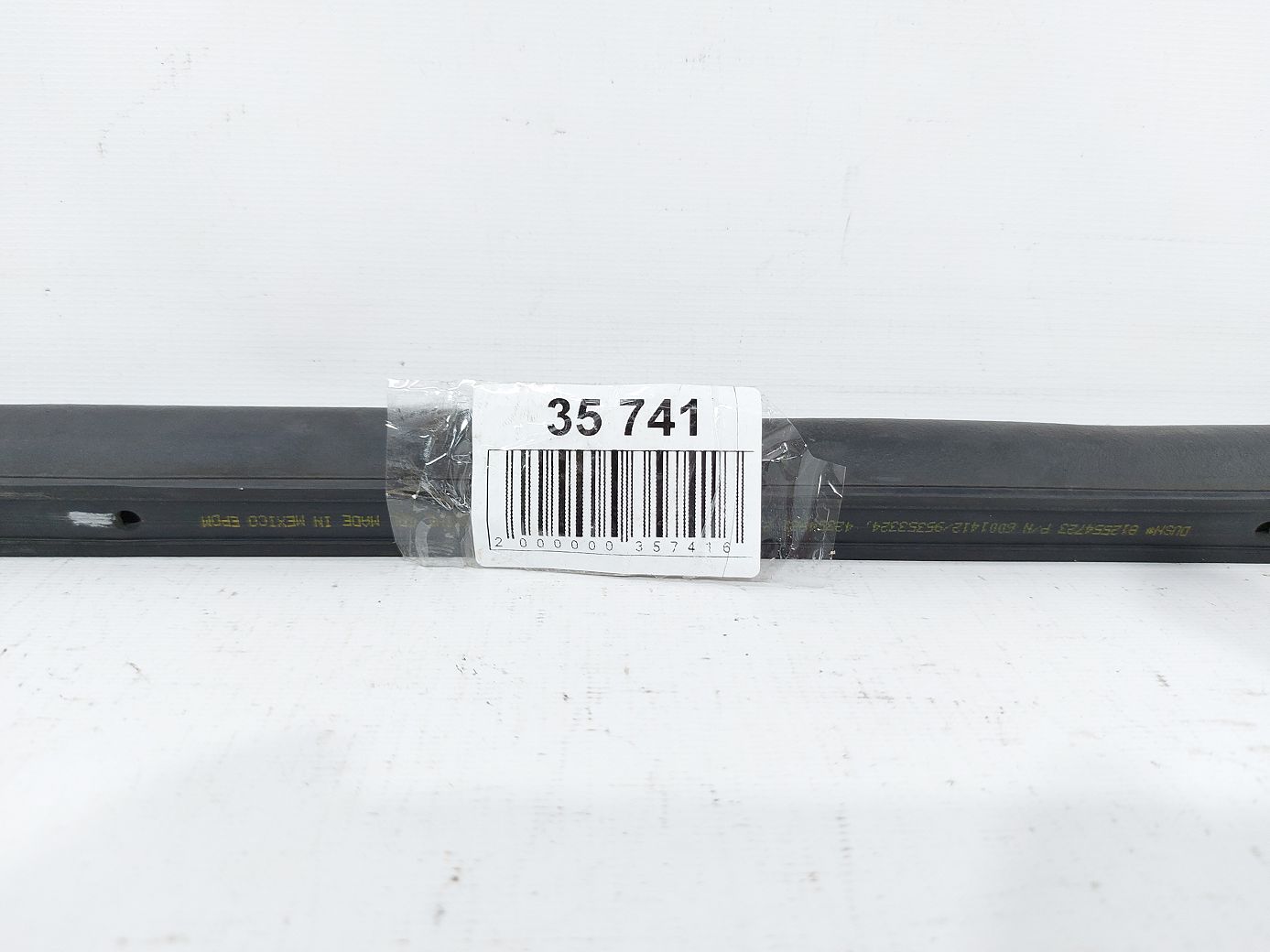 Trax Уплотнительная резинка капота задняя Chevrolet Trax 2017-2021 42354981 Chevrolet Trax 4