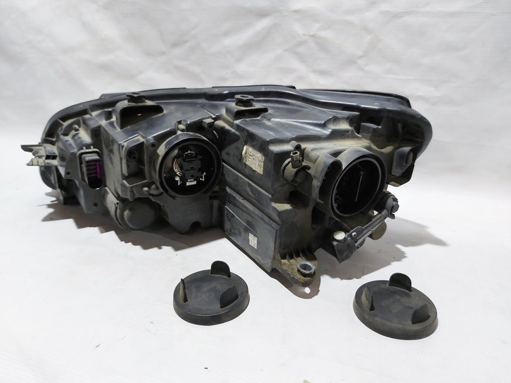 Товари з дефектами Фара передня права (дефект) Volkswagen Passat S 2012-2015 561941006D Volkswagen Passat S 18