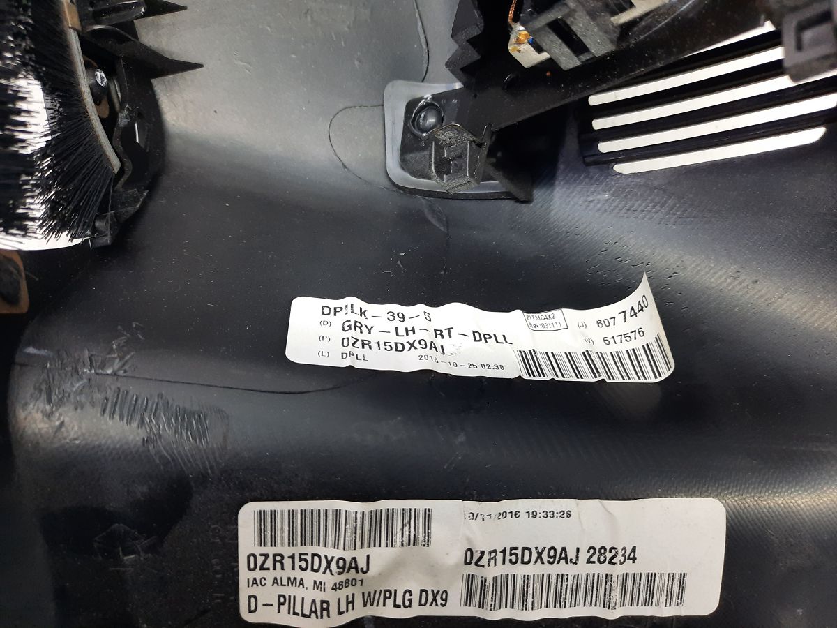 Grand caravan Обшивка багажного відділення ліва верхня задня Dodge Grand Caravan 2017-2020 ZT83DX9AG Dodge Grand Caravan 8