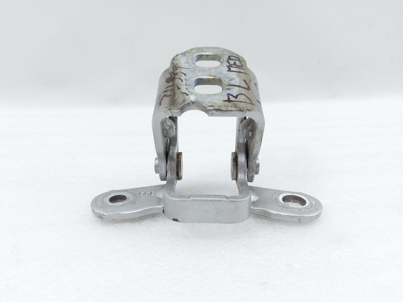 Patriot. Петля двері передньої лівої верхня Jeep Patriot 2007-2017 5074257AB Jeep Patriot