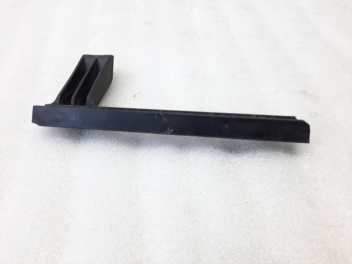 Sonata Напрямне скло дверей задньої лівої (салазки) Hyundai Sonata 2011-2015 835353S000 Hyundai Sonata 11