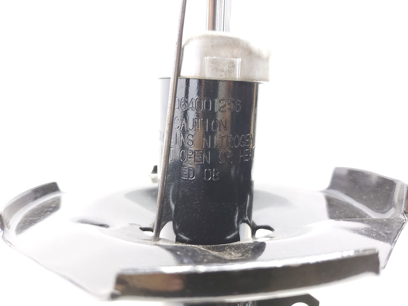 Emgrand ec7 Амортизатор передний левый Geely Emgrand EC7 2009-2016 1064001256 Geely Emgrand EC7 4