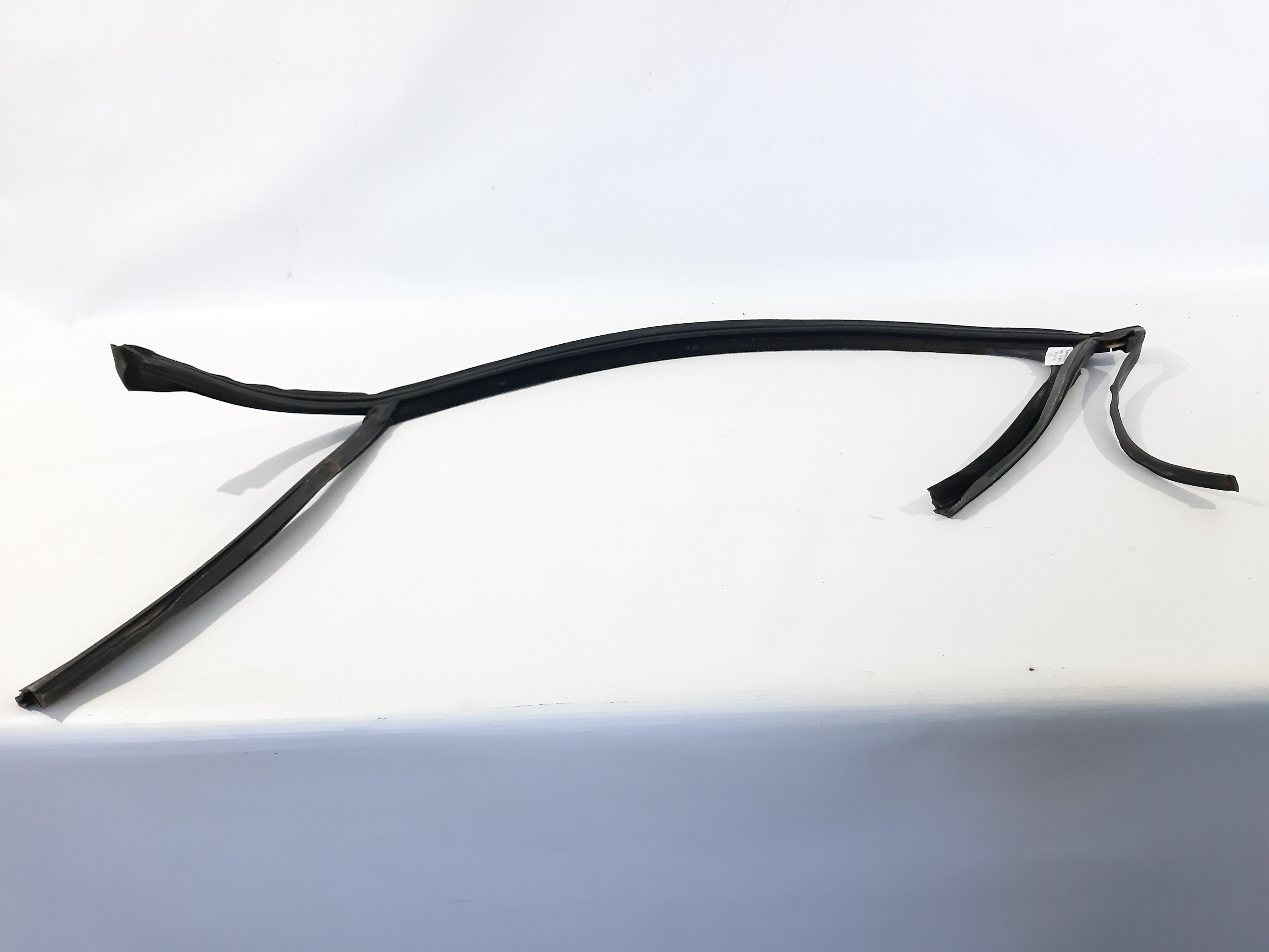 Malibu. Ущільнювач скла двері передньої лівої Chevrolet Malibu 2008-2012 20856461 Chevrolet Malibu