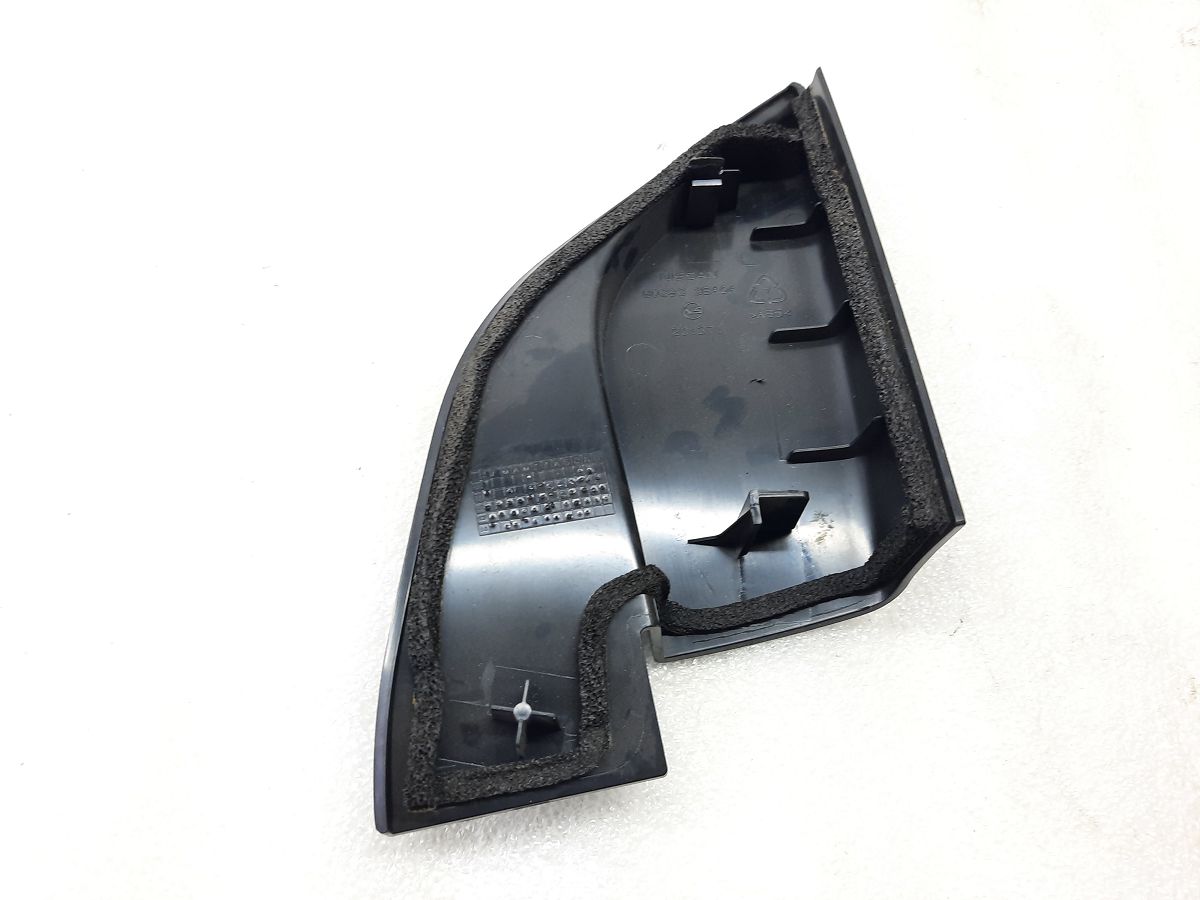Versa Кутник дверей передньої лівої внутрішній Nissan Versa 2012-2019 802933BA0A Nissan Versa 7