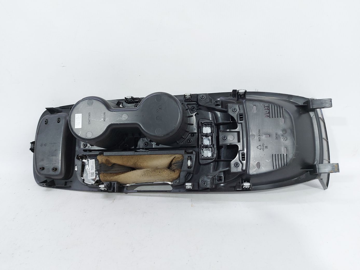 Malibu Накладка центральной консоли Chevrolet Malibu 2016-2020 84647971 Chevrolet Malibu 4