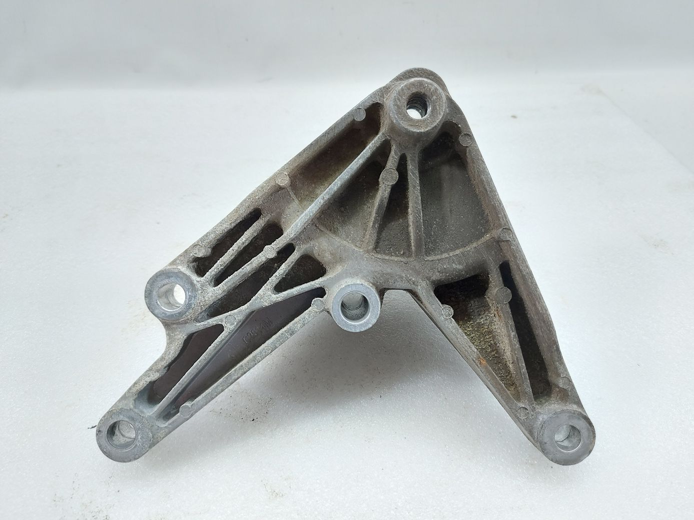 Malibu Кронштейн КПП Chevrolet Malibu 2013-2015 13341629 Chevrolet Malibu 3