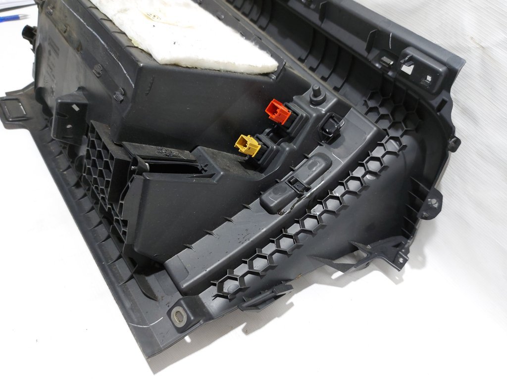 Passat s Бардачок Volkswagen Passat S 2012-2015 561857114C82V Volkswagen Passat S 14