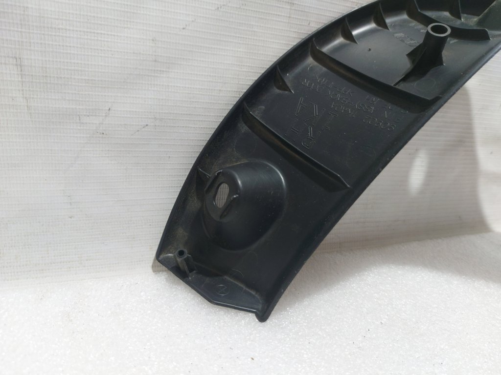 Juke Накладка крышки багажника правая Nissan Juke 2011-2017 909021KA0A Nissan Juke 4