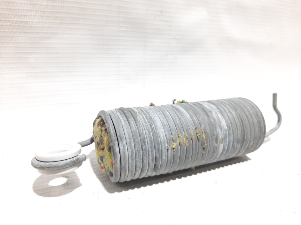 Passat s Пружина петлі багажника Volkswagen Passat S 2012-2015 561827665A Volkswagen Passat S 3