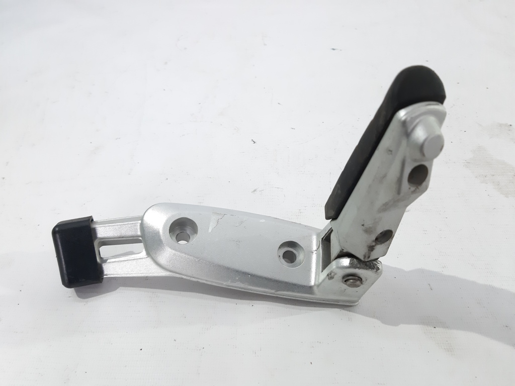 R 1200 r. Задняя подножка левая BMW R1200 R 2011-2014 46717728893 BMW R1200 R