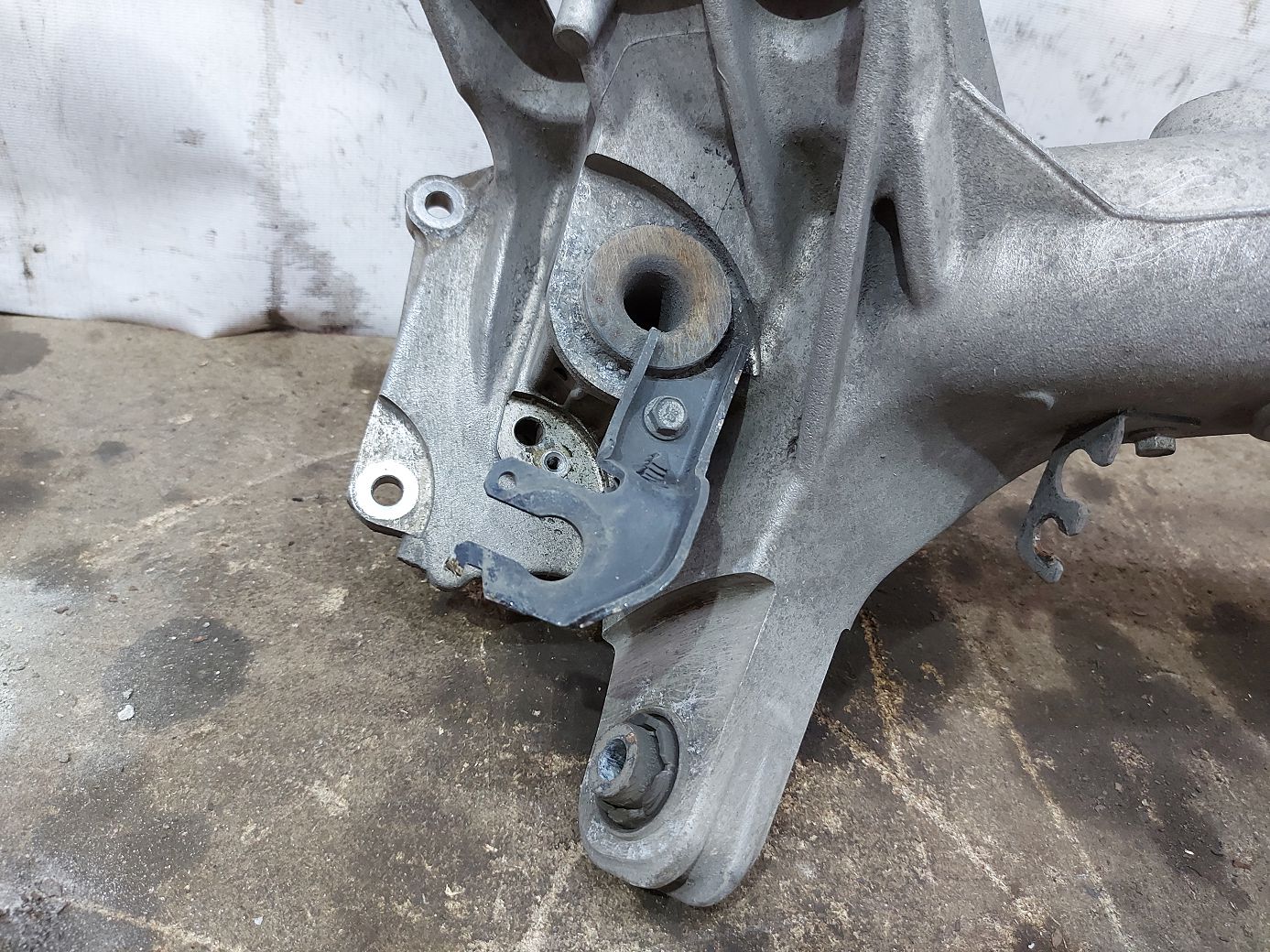 Dart Поворотний кулак задній правий Dodge Dart 2013-2019 68204866AC Dodge Dart 17