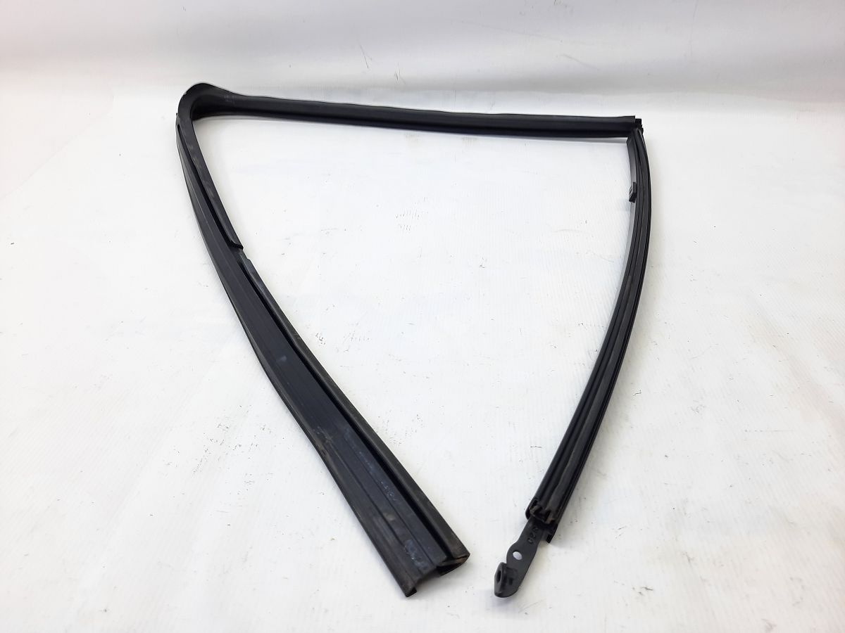 5. Направляющая резинка стекла двери задней правой Mazda 5 2006-2015 C23572605E Mazda 5
