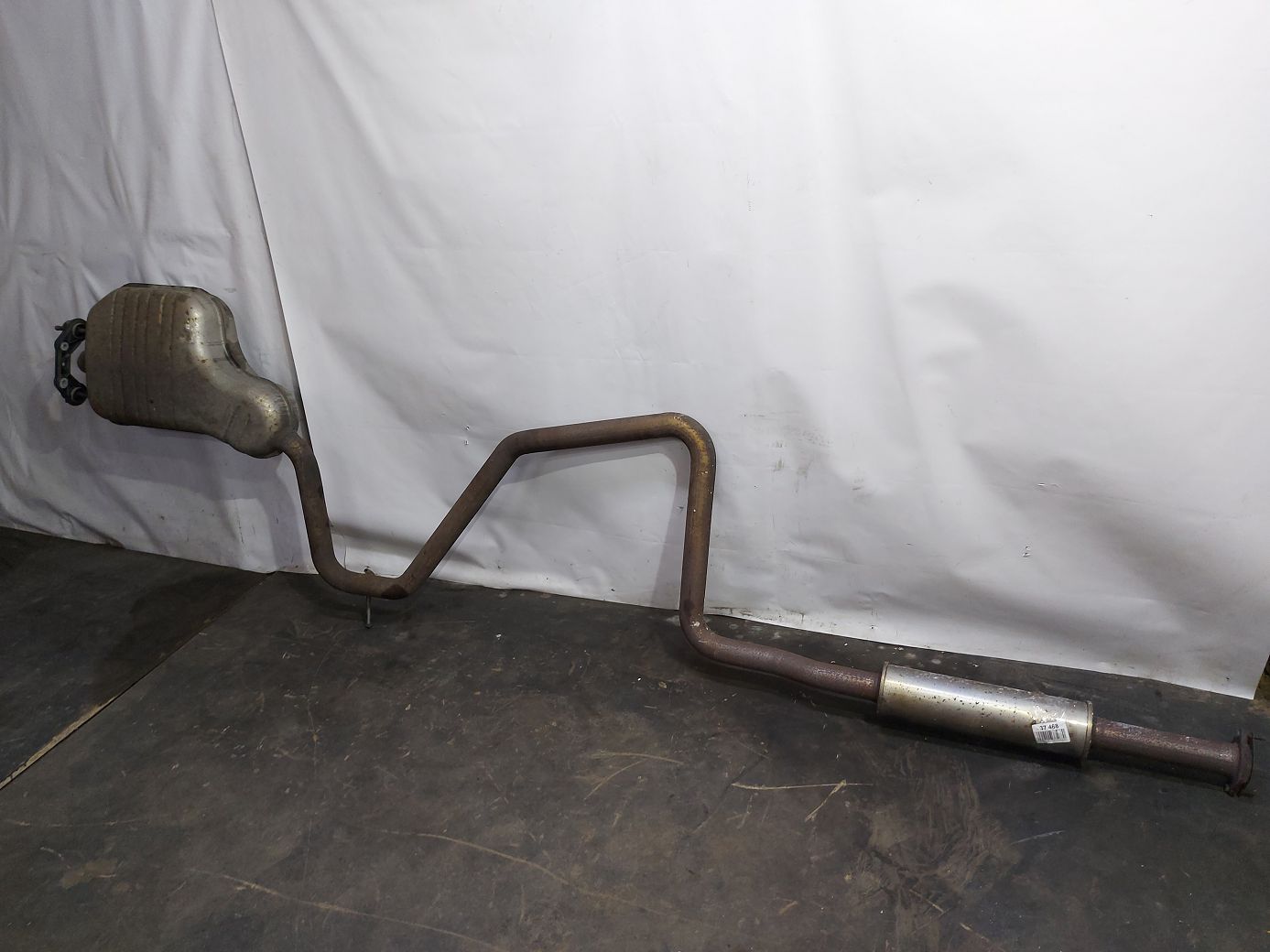 Malibu. Вихлопна труба ззаду Chevrolet Malibu 2016-2021 84251079 Chevrolet Malibu