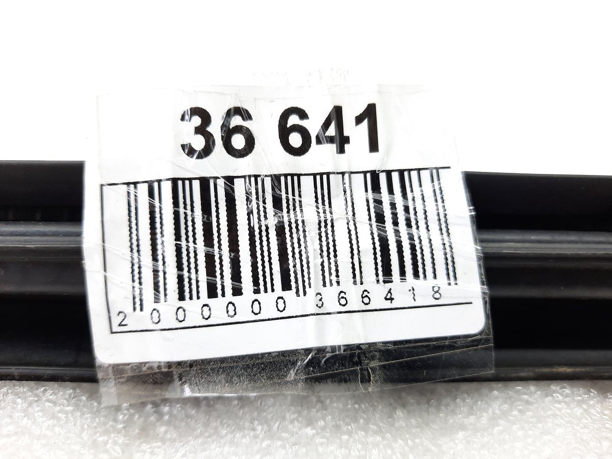 500 Уплотнительная резинка стекла двери передней левой внутренняя Fiat 500 2012-2019 68084878AC Fiat 500 10