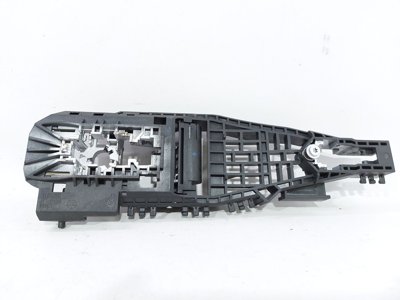 Cherokee. Кронштейн внешней ручки двери задней/передней правой Jeep Cherokee 2014-2020 68084836AF Jeep Cherokee